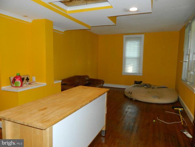 4 Edmondson Ridge Road Baltimore, MD 21228 - Photo 3 of 23 Living Room
