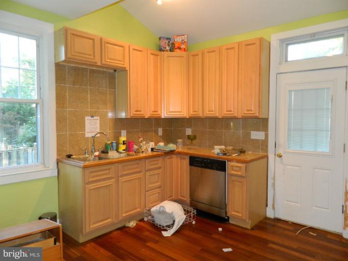 4 Edmondson Ridge Road Baltimore, MD 21228 - Photo 7 of 23 Kitchen