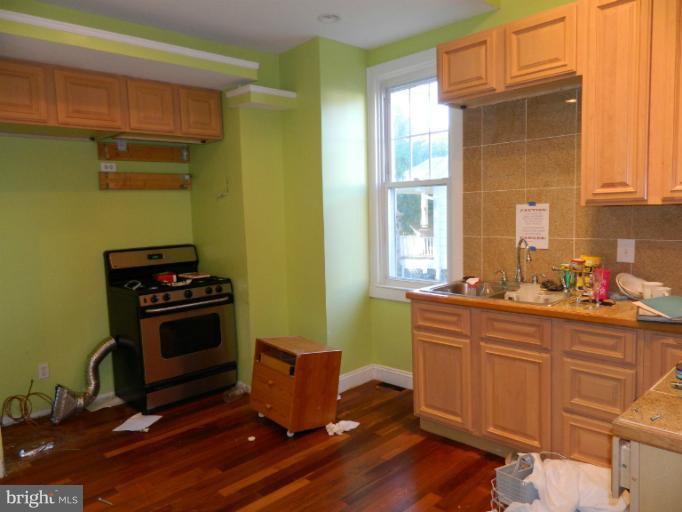 4 Edmondson Ridge Road Baltimore, MD 21228 - Photo 8 of 23 Kitchen