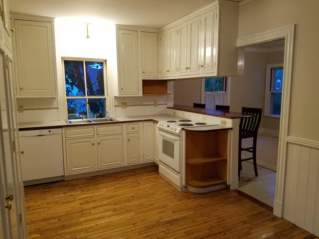 $650,000 | 172 East Main Street, Yarmouth, ME 04096