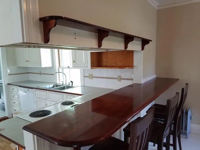 $650,000 | 172 East Main Street, Yarmouth, ME 04096