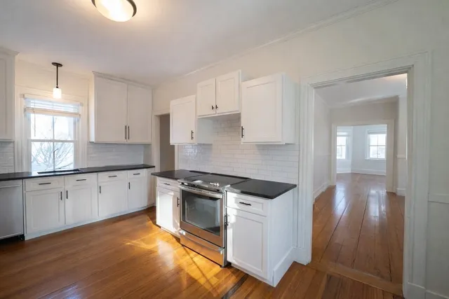 $650,000 | 172 East Main Street, Yarmouth, ME 04096