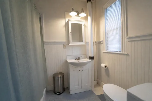 $650,000 | 172 East Main Street, Yarmouth, ME 04096