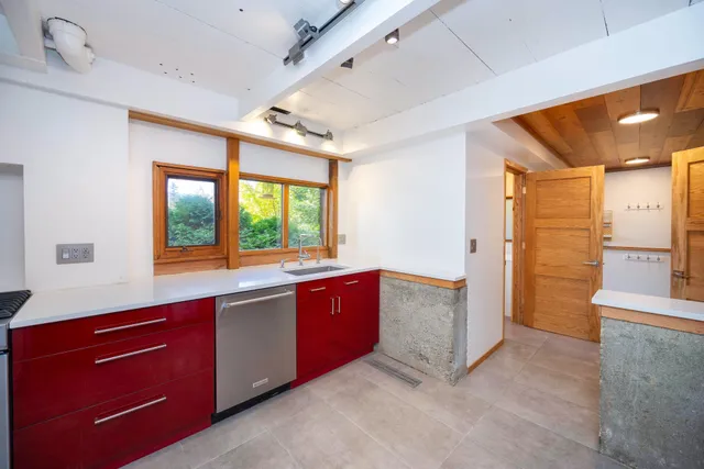 $675,000 | 1540 Jones Drive, Ann Arbor, MI 48105