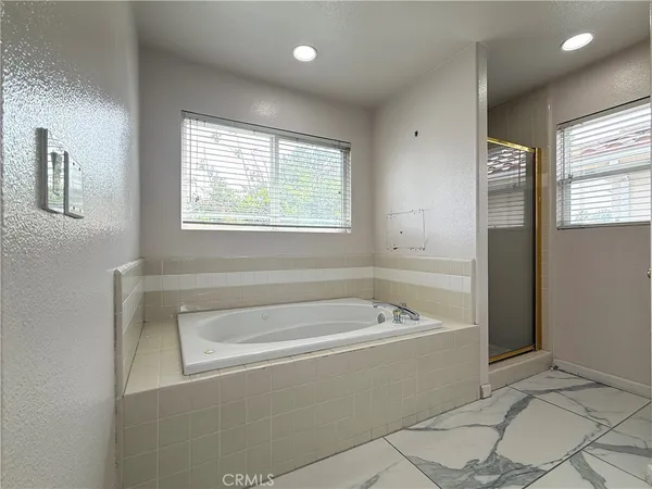 $4,600 | 9030 Hayvenhurst Avenue, North Hills, CA 91343