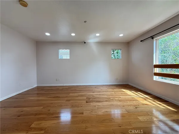 $4,600 | 9030 Hayvenhurst Avenue, North Hills, CA 91343