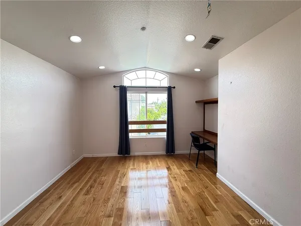 $4,600 | 9030 Hayvenhurst Avenue, North Hills, CA 91343