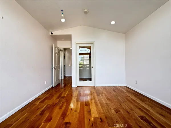 $4,600 | 9030 Hayvenhurst Avenue, North Hills, CA 91343