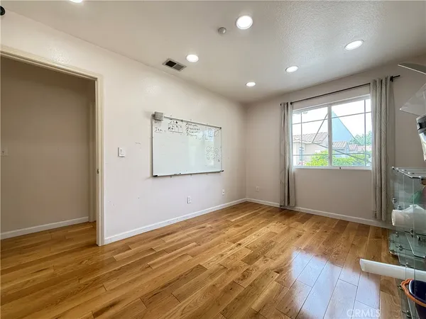 $4,600 | 9030 Hayvenhurst Avenue, North Hills, CA 91343