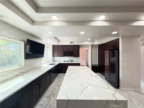 $4,600 | 9030 Hayvenhurst Avenue, North Hills, CA 91343