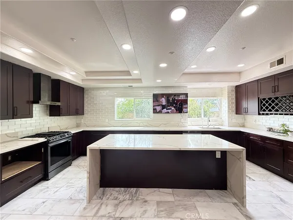 $4,600 | 9030 Hayvenhurst Avenue, North Hills, CA 91343