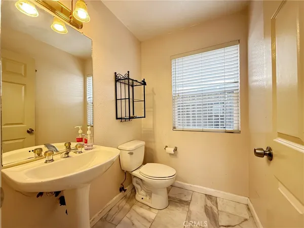 $4,600 | 9030 Hayvenhurst Avenue, North Hills, CA 91343