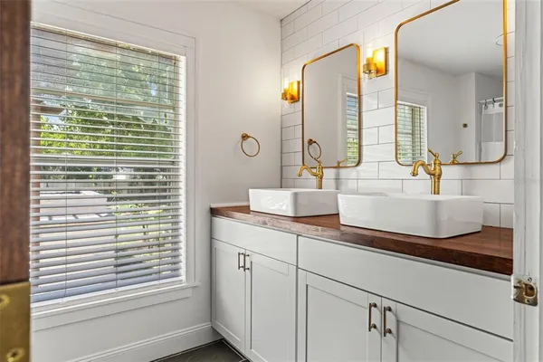 $550,000 | 2524 Victarra Circle, Lutz, FL 33559