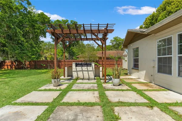 $550,000 | 2524 Victarra Circle, Lutz, FL 33559