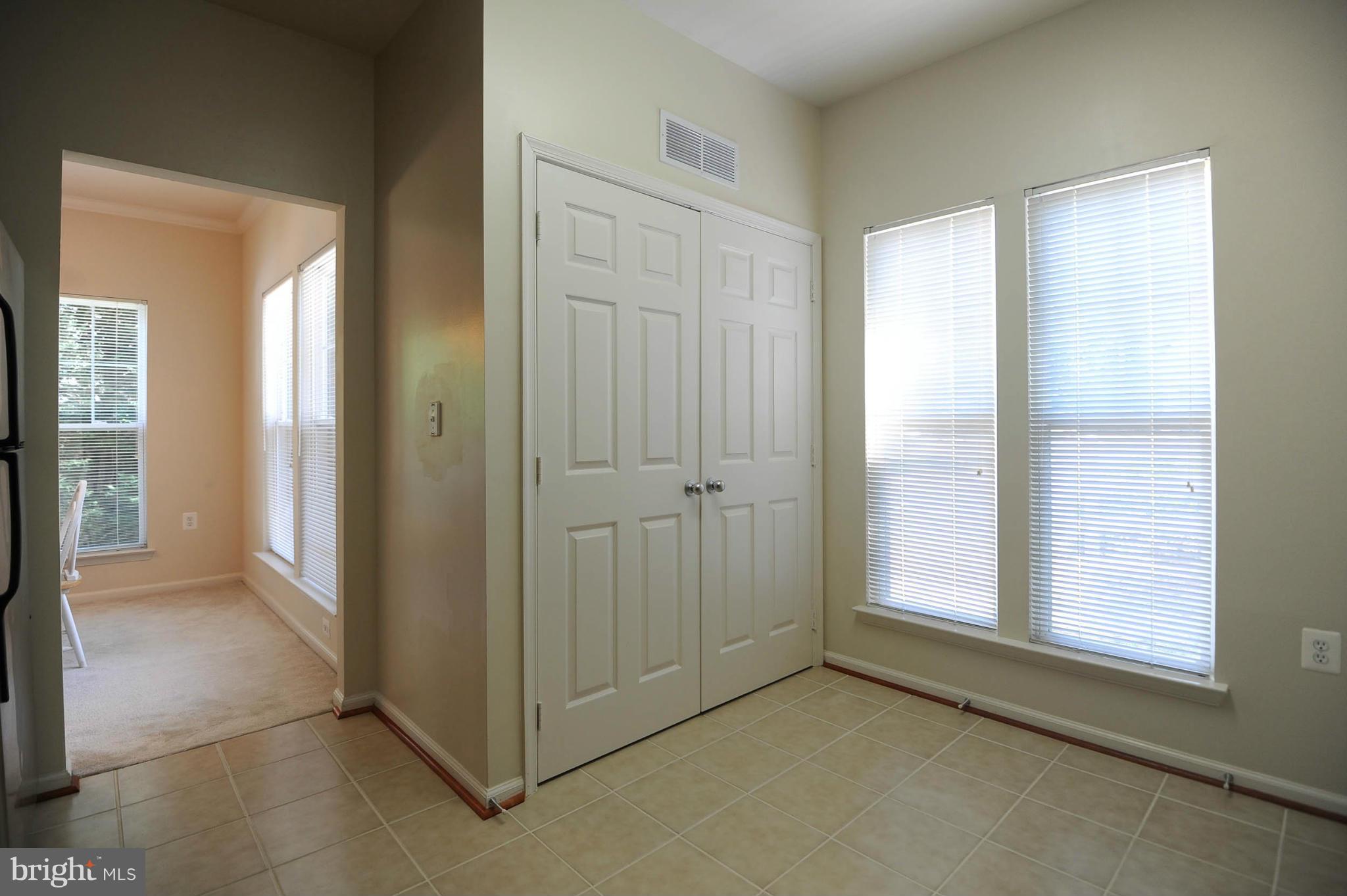 1515 North Point Drive, Unit 102 Reston, VA 20194 - Photo 14 of 28 Kitchen 4 Eat in area