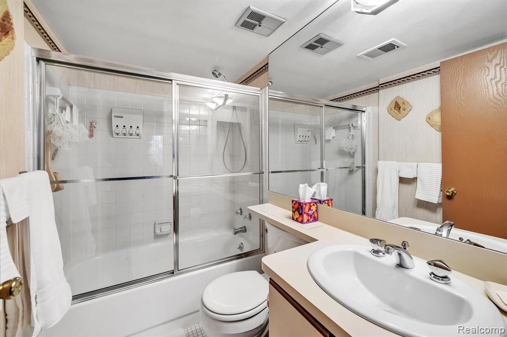 27450 Evergreen Road Lathrup Village, MI 48076 - Photo 10 of 14 Gallery Image 10