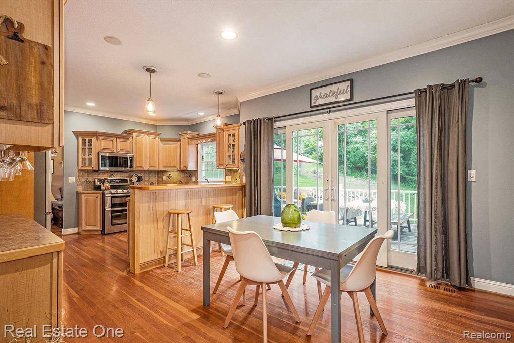 801 State Road Fenton, MI 48430 - Photo 10 of 37