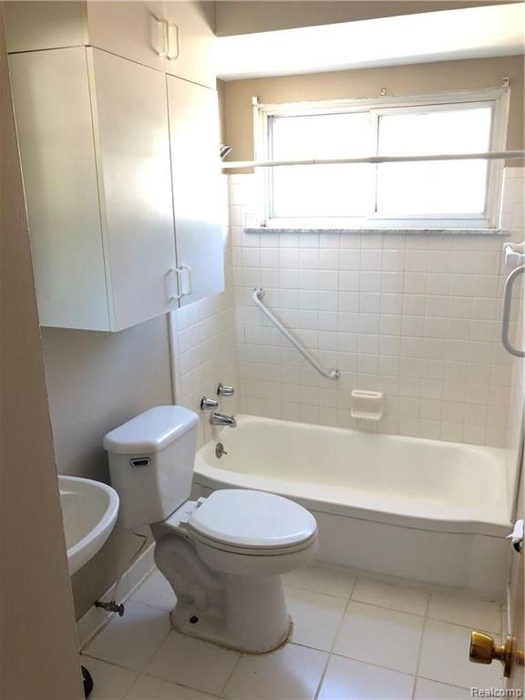 2103 Rome Avenue Warren, MI 48091 - Photo 11 of 13