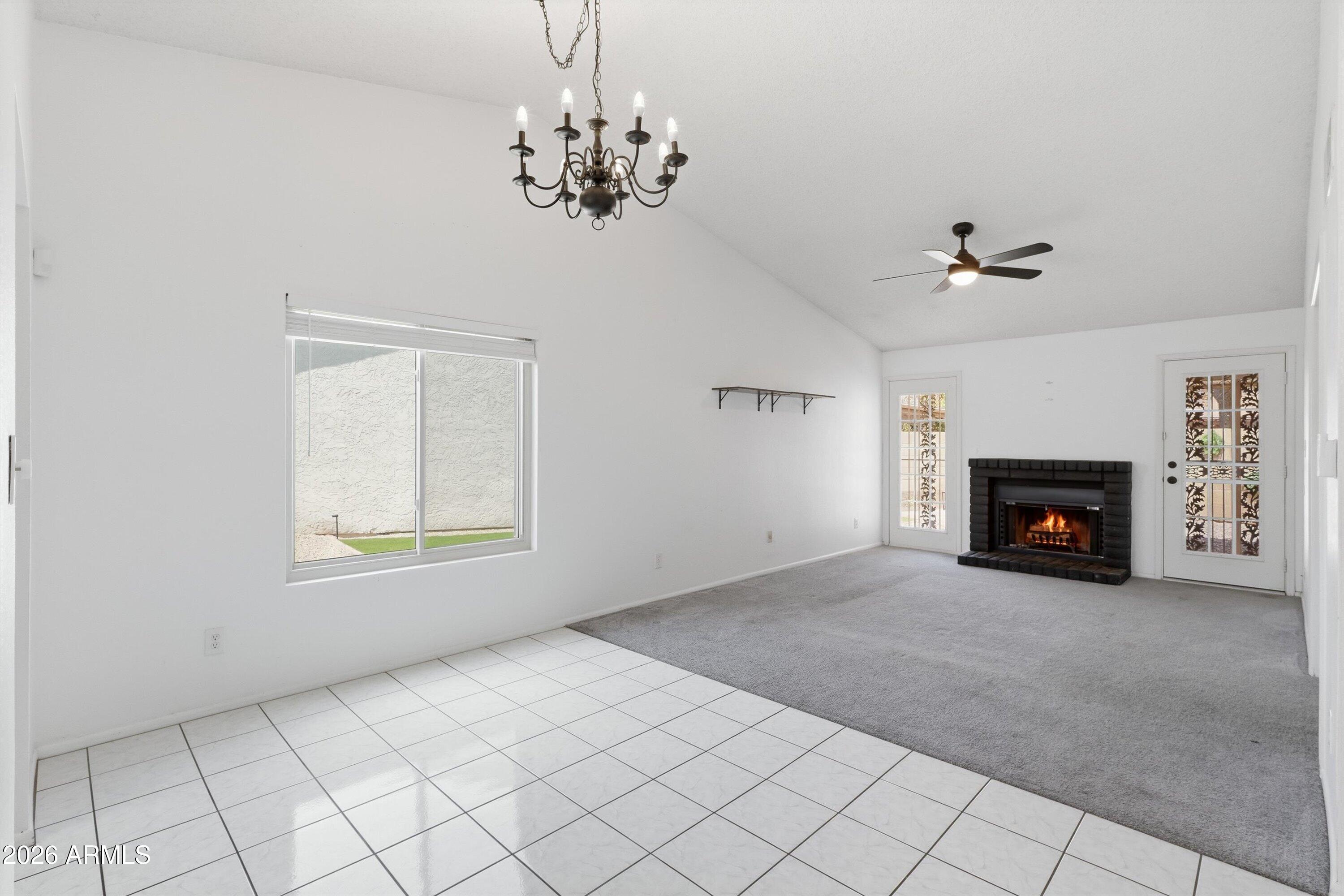 2610 West Hearn Road Phoenix, AZ 85023 - Photo 9 of 25 Living room