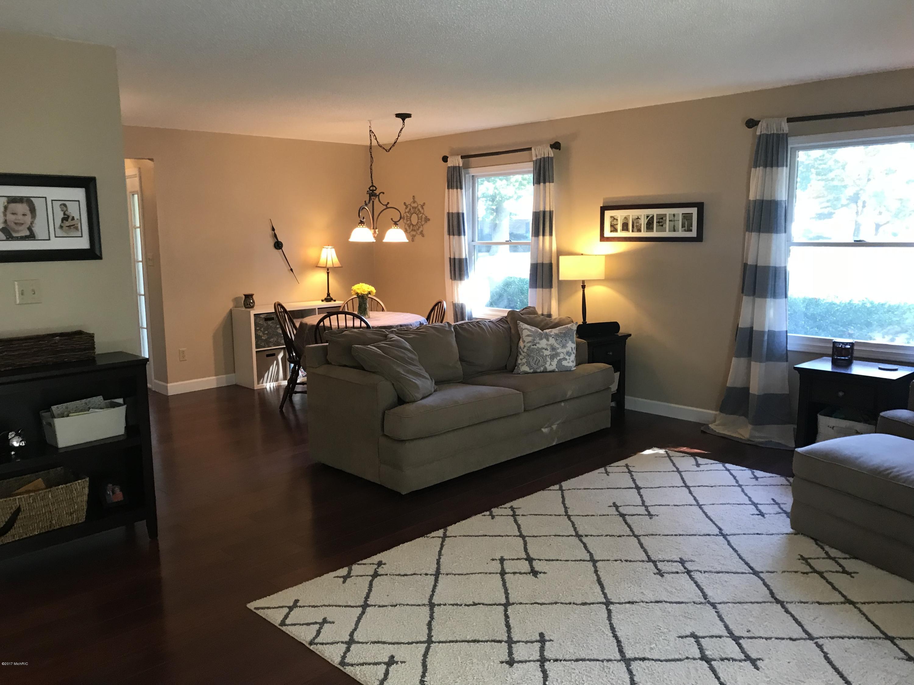 Living Area (7)