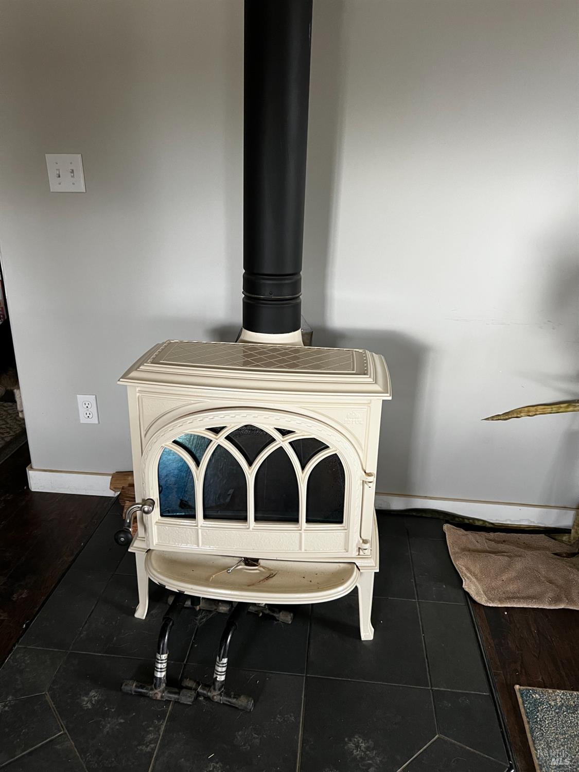 2520 French Road Phillipsville, CA 95559 - Photo 4 of 19 a close view of fireplace