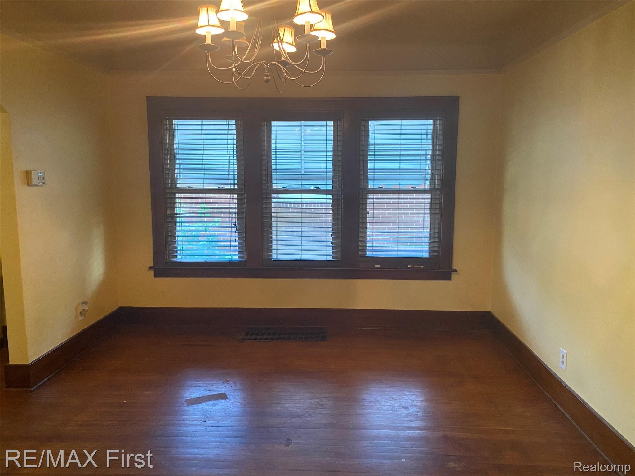 22797 Pleasant Avenue Eastpointe, MI 48021 - Photo 6 of 26 9B0DDF7E-C4D9-4C9F-8915-DD38BDDA28B2.jpeg
