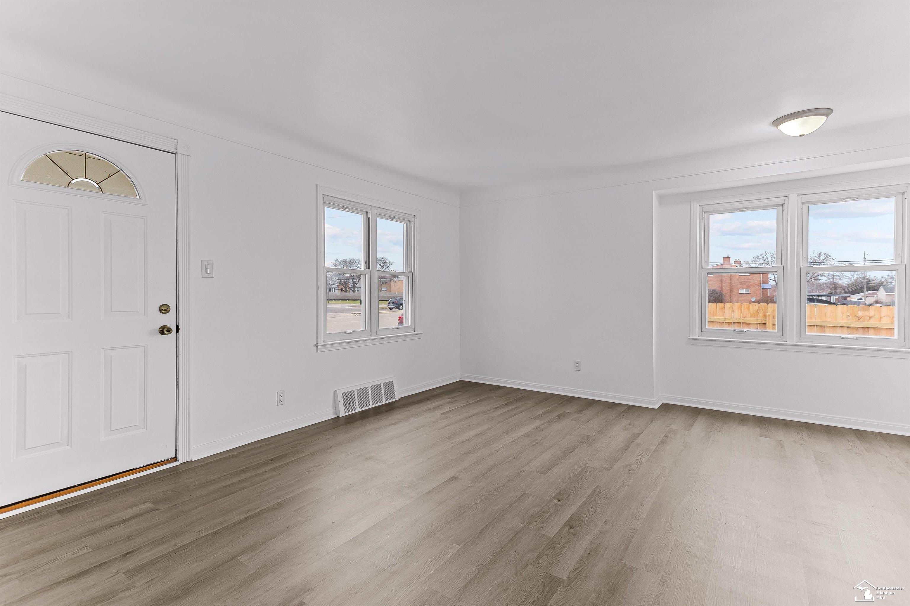17033 Quarry Road Riverview, MI 48193 - Photo 5 of 42