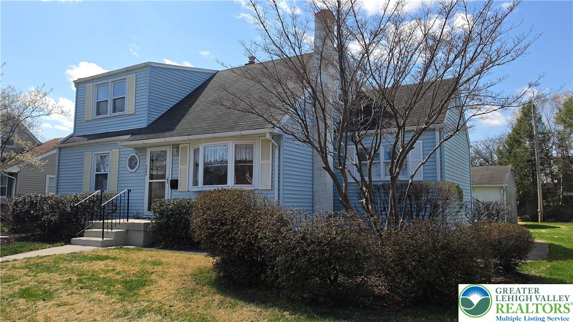 522 Rentzheimer Drive Hellertown, PA 18055 - Photo 2 of 57 a view of a house with a yard