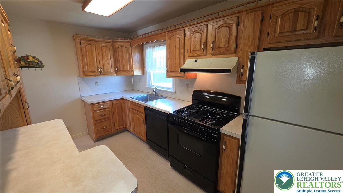 522 Rentzheimer Drive Hellertown, PA 18055 - Photo 27 of 57 a kitchen with stainless steel appliances granite countertop a stove a sink dishwasher and a refrigerator