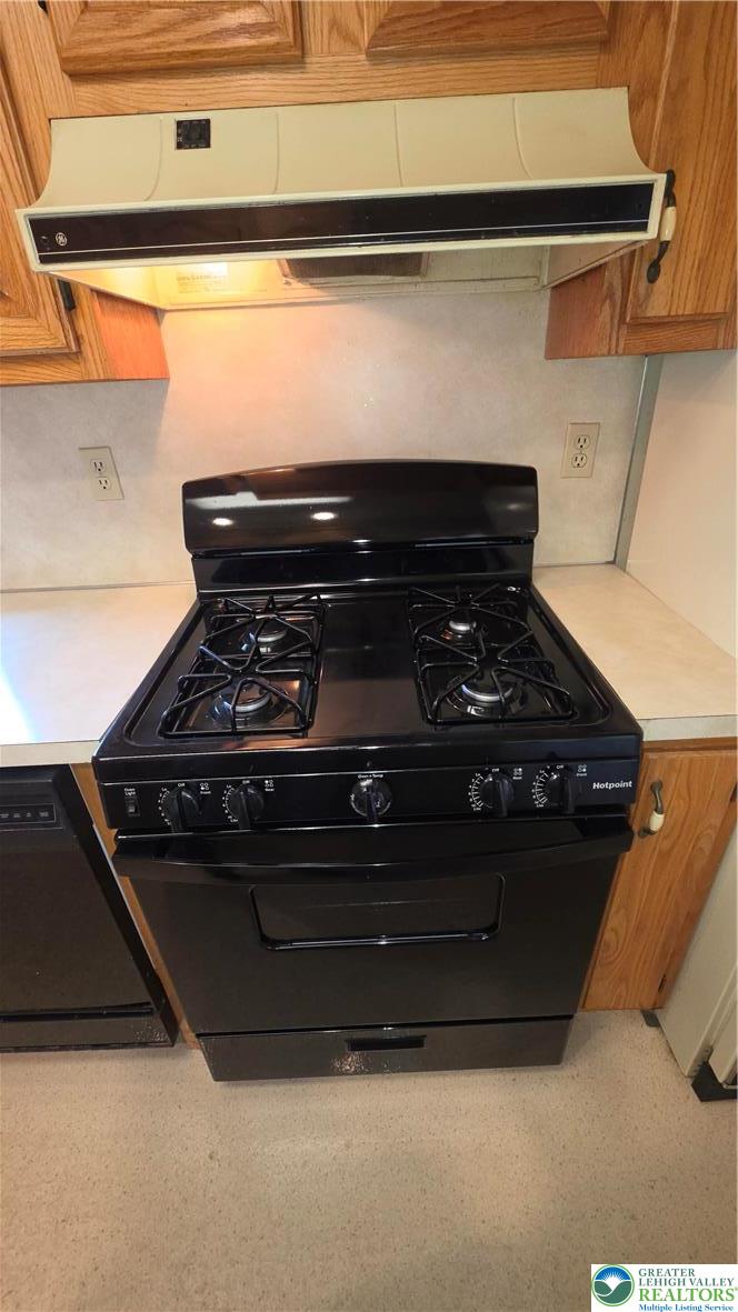 522 Rentzheimer Drive Hellertown, PA 18055 - Photo 29 of 57 a close up of a stove