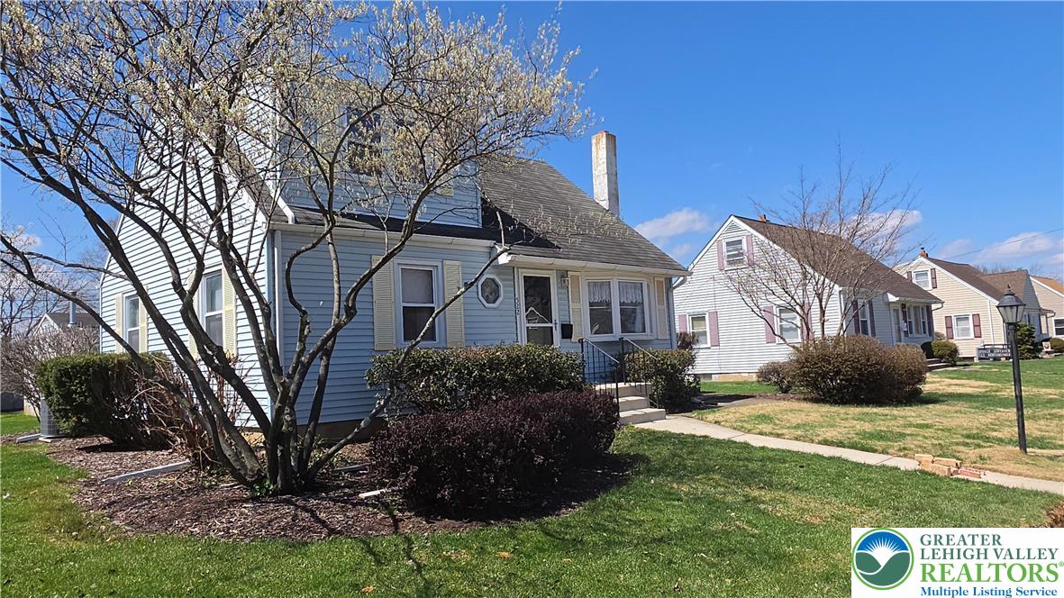 522 Rentzheimer Drive Hellertown, PA 18055 - Photo 3 of 57