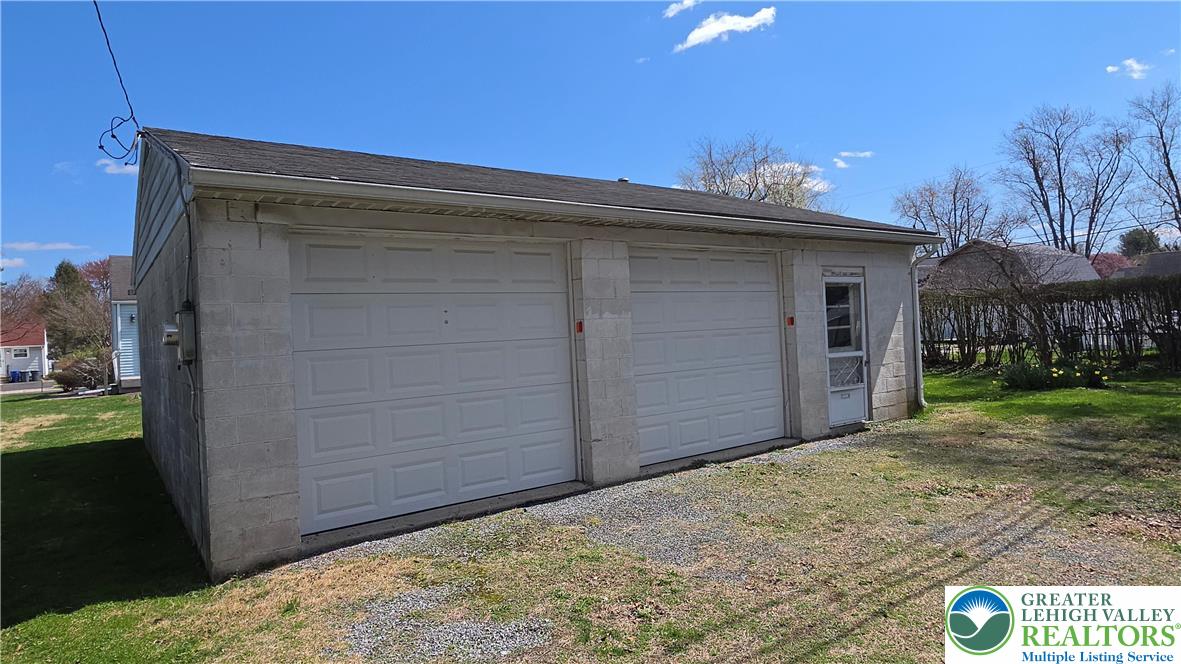 522 Rentzheimer Drive Hellertown, PA 18055 - Photo 7 of 57
