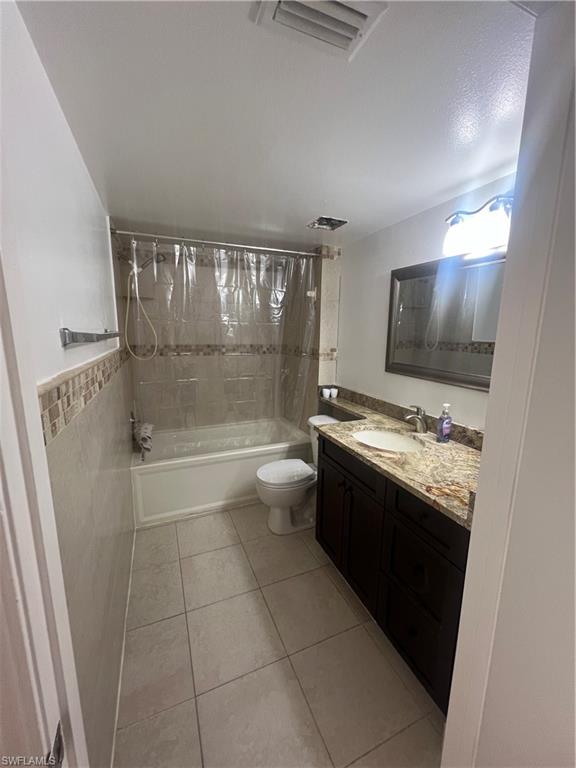 1275 Wildwood Lakes Boulevard, Unit 202 Naples, FL 34104 - Photo 11 of 16