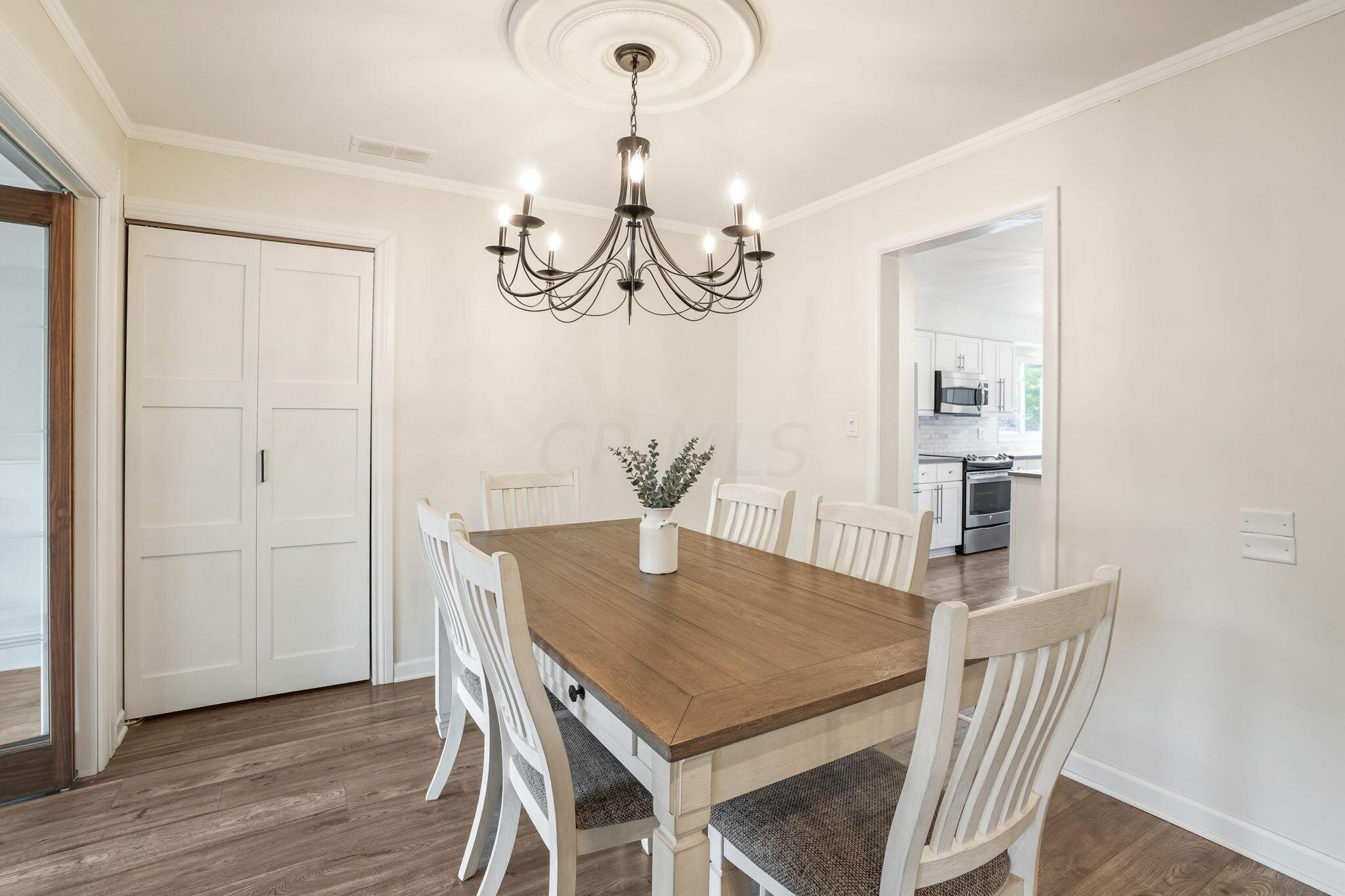 184 North Merkle Road Columbus, OH 43209 - Photo 18 of 46 Dining Room