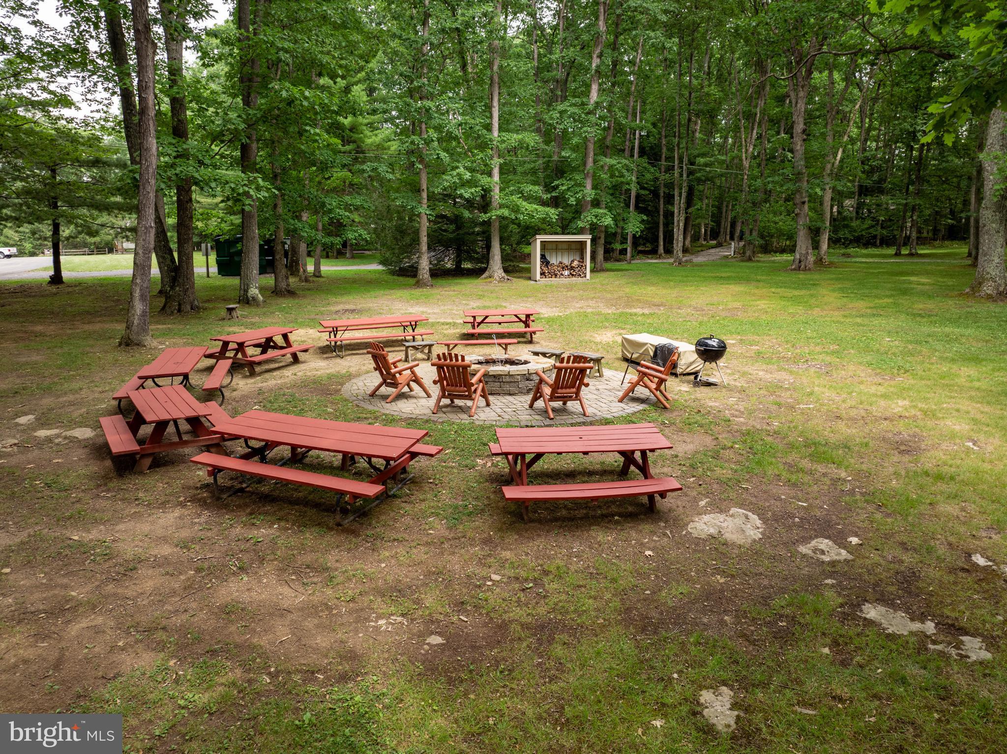 189 Red Run Road, Unit 1C2 Oakland, MD 21550 - Photo 44 of 50 a backyard of a house with table and chairs
