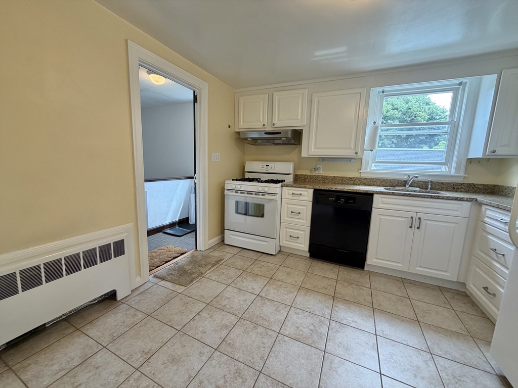17 Hatfield Road, Unit 17 Newton, MA 02465 - Photo 5 of 42