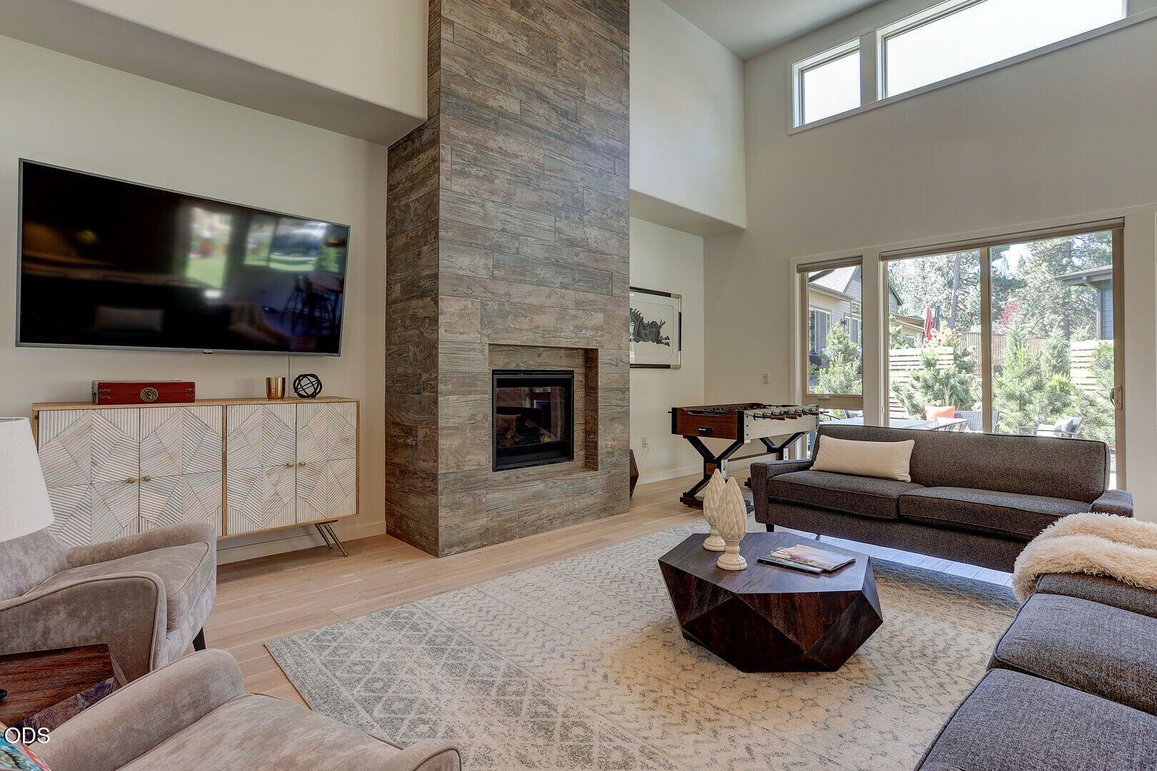 60457 Kangaroo Loop Bend, OR 97702 - Photo 2 of 15