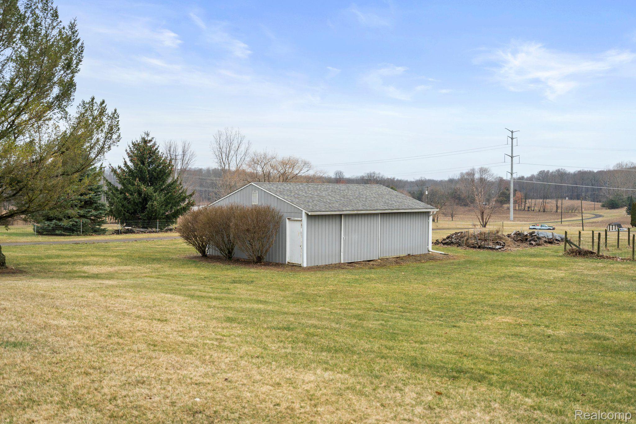 320 South Truhn Road Fowlerville, MI 48836 - Photo 14 of 35 Barn #3