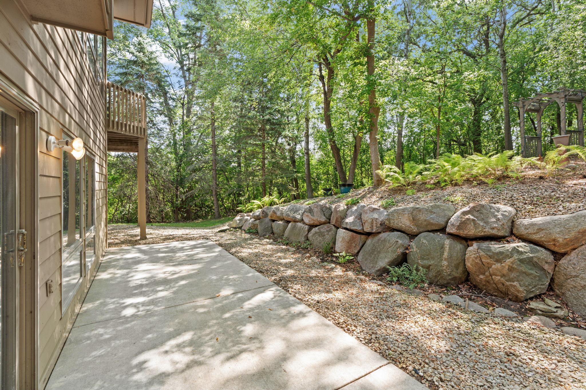 8975 Hunters Way Apple Valley, MN 55124 - Photo 24 of 27 Gallery Image 24