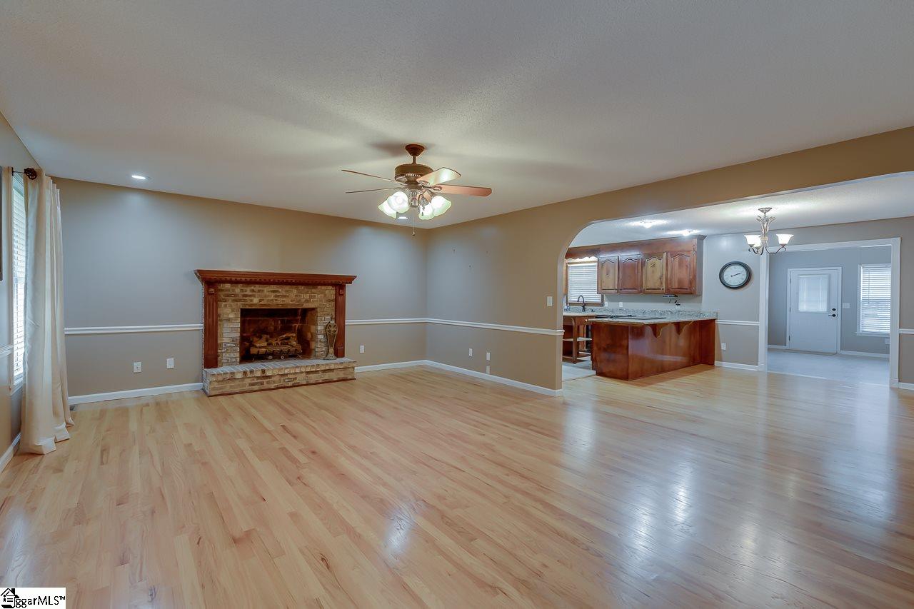 354 Adger Road Easley, SC 29642 - Photo 4 of 36