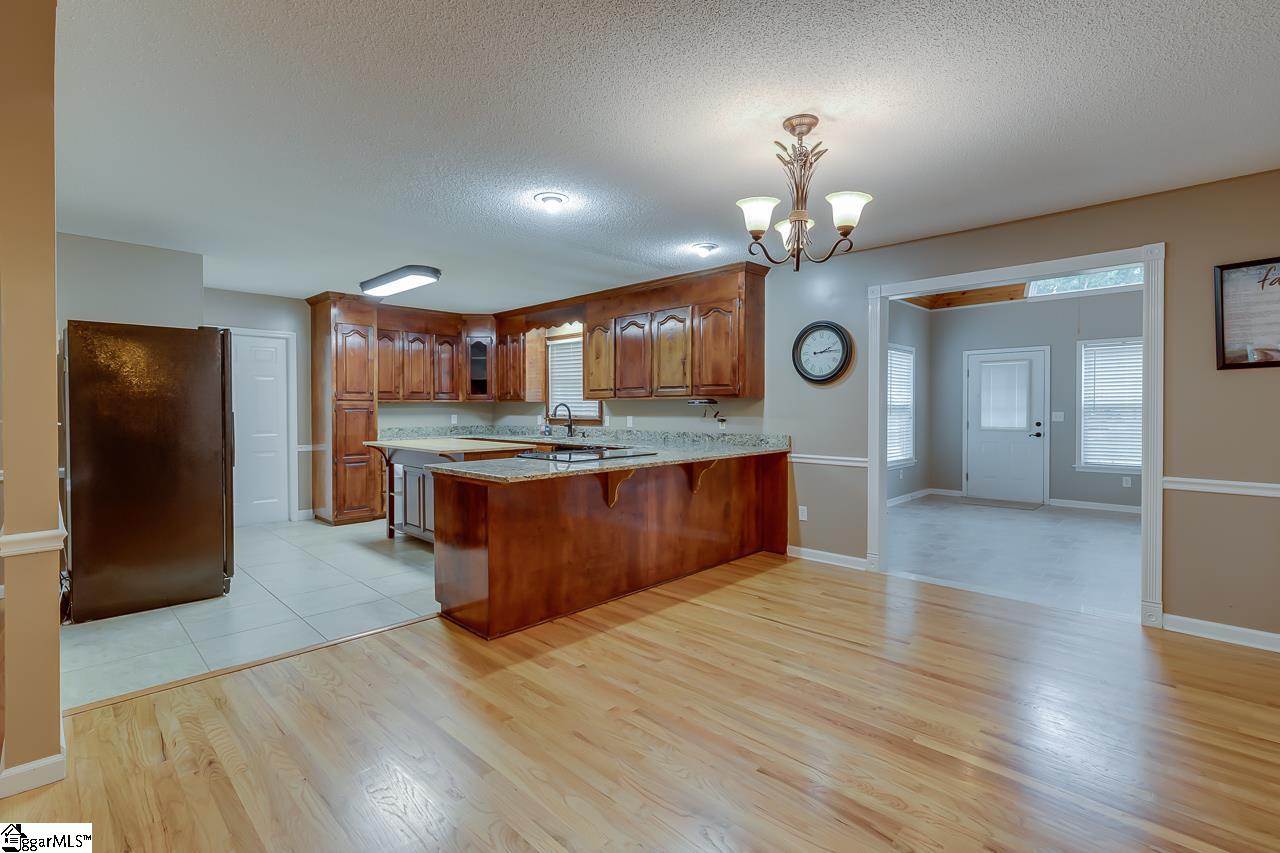 354 Adger Road Easley, SC 29642 - Photo 7 of 36