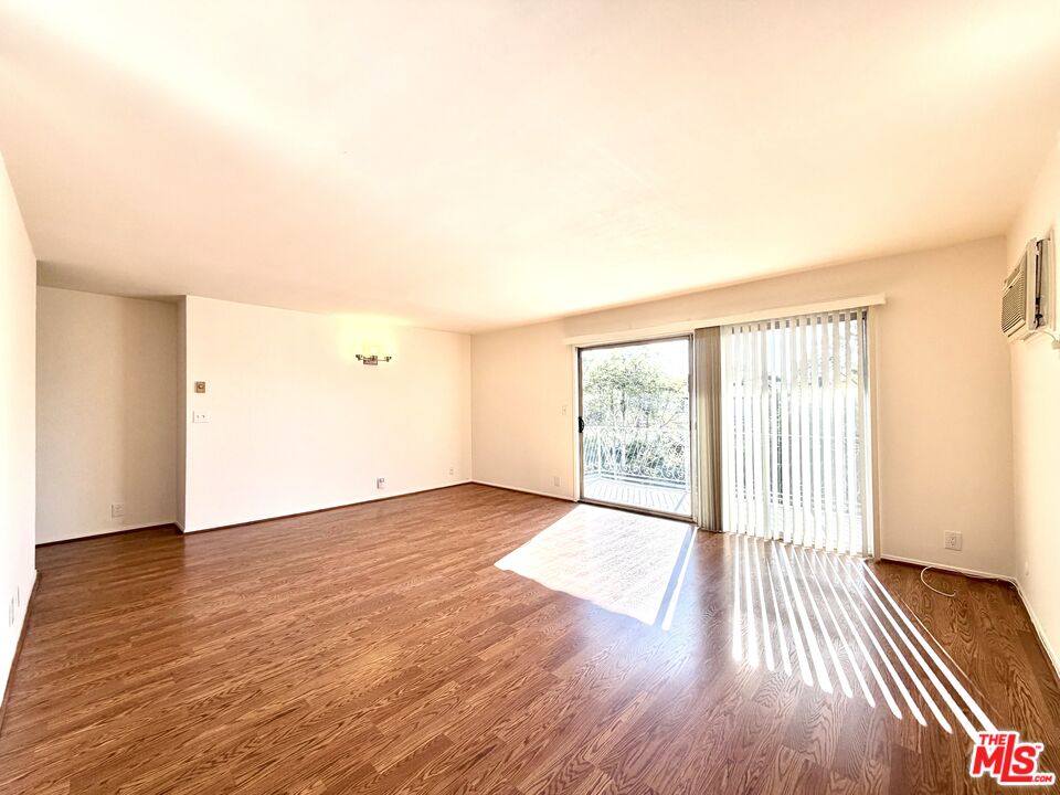 9157 Alcott Street, Unit 4 Los Angeles, CA 90035 - Photo 3 of 12