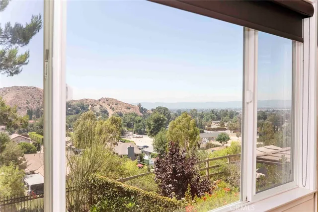 a view of a fountain in the backyard of a house