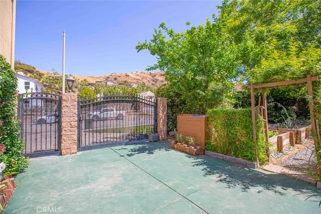 $1,699,000 | 10266 Horse Haven Street, Sun Valley, CA 91352