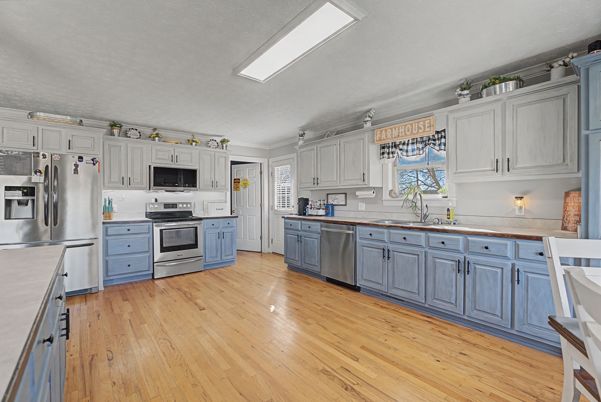 48 Fox Run Lane Carthage, TN 37030 - Photo 20 of 38 a kitchen with stainless steel appliances a refrigerator sink and microwave
