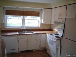 3111 Curtis Road Leonard, MI 48367 - Photo 11 of 17 Curtis Kitchen.jpg