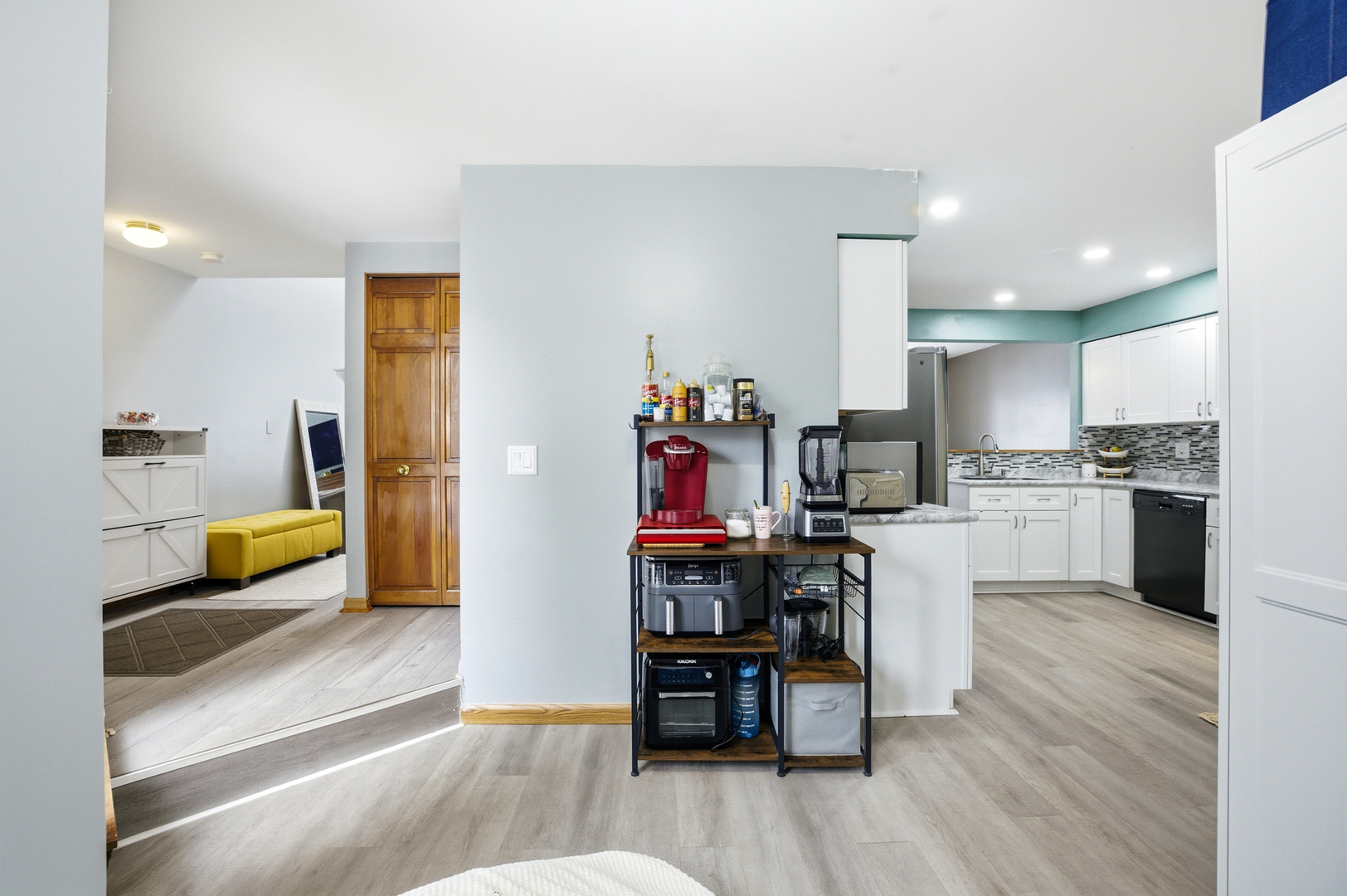 36106 North Springbrook Lane Gurnee, IL 60031 - Photo 11 of 27 a living room with stainless steel appliances furniture and a wooden floor