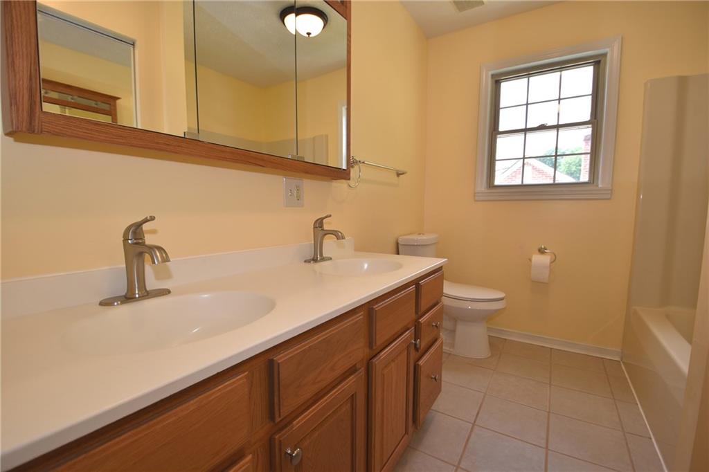 3478 Evergreen Road Pittsburgh, PA 15237 - Photo 19 of 25 Second floor hallway bathroom