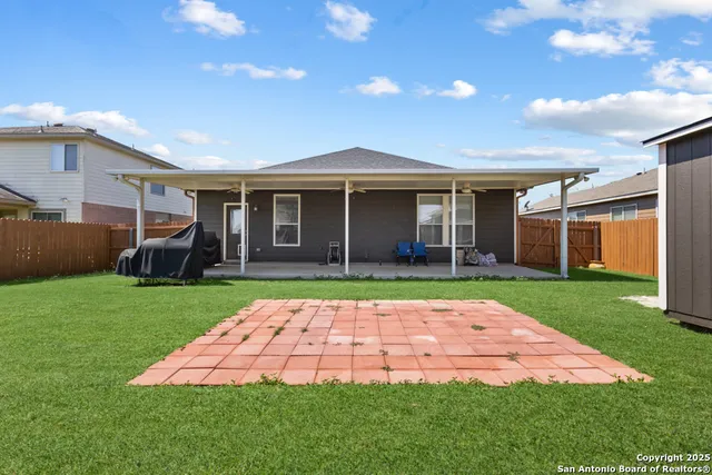 a view of backyard with garden