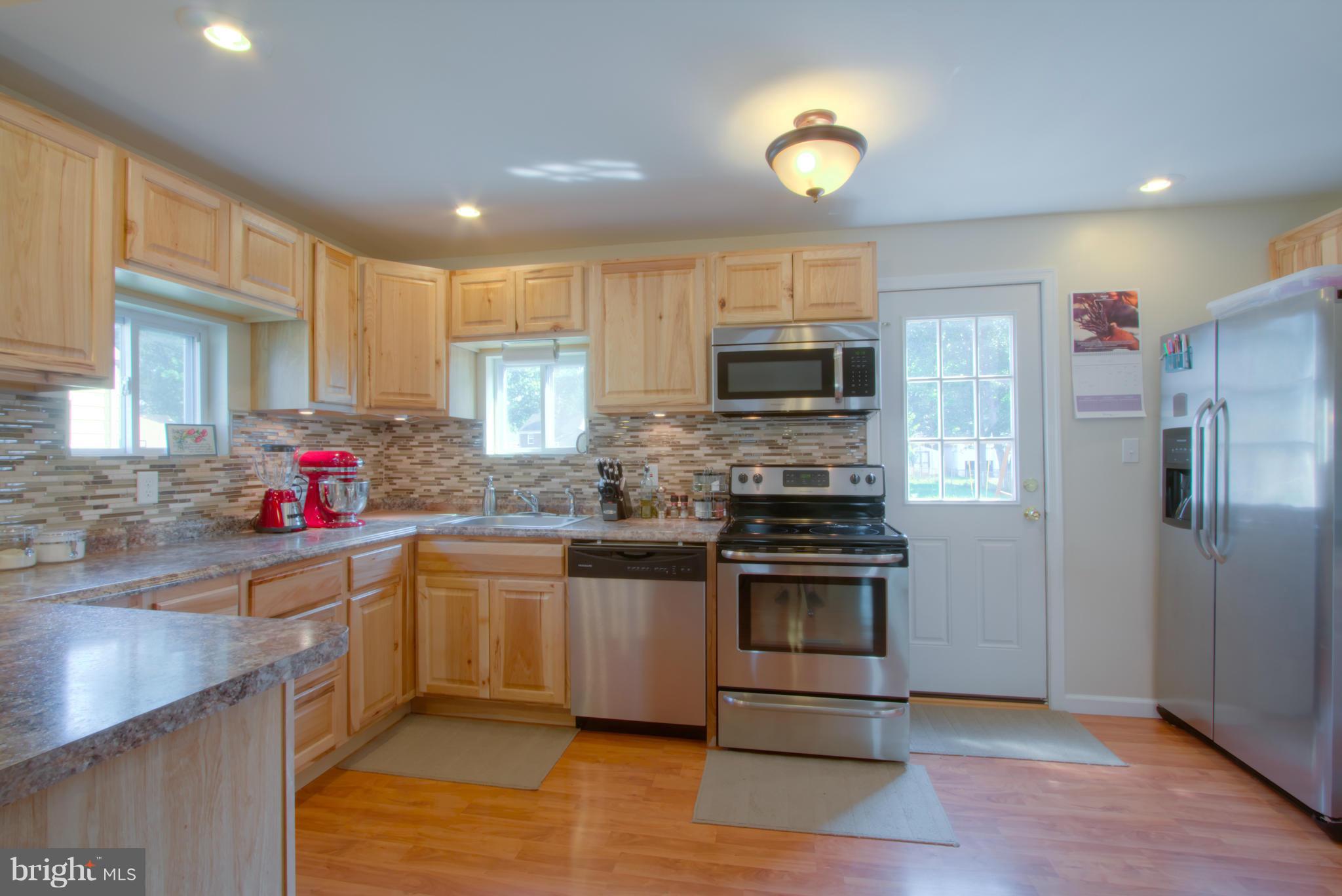 105 Homberg Avenue Baltimore, MD 21221 - Photo 5 of 20 Kitchen